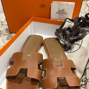 Gently loved Oran Gold Hermès sandals.